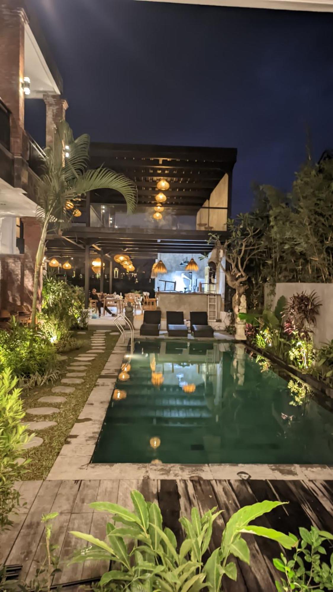 Sujiwa Ubud Hotel & Villa Esterno foto